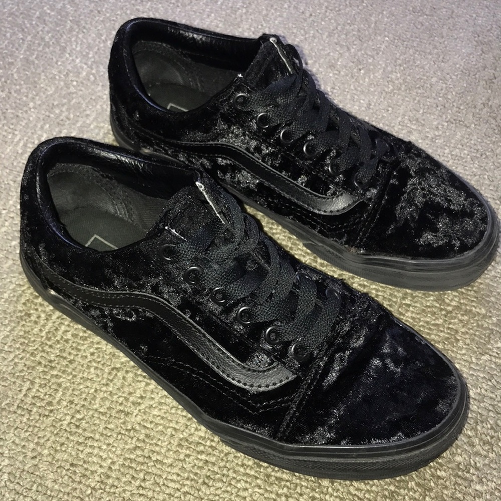 RARE BLACK SUEDE OLD SKOOL VANS